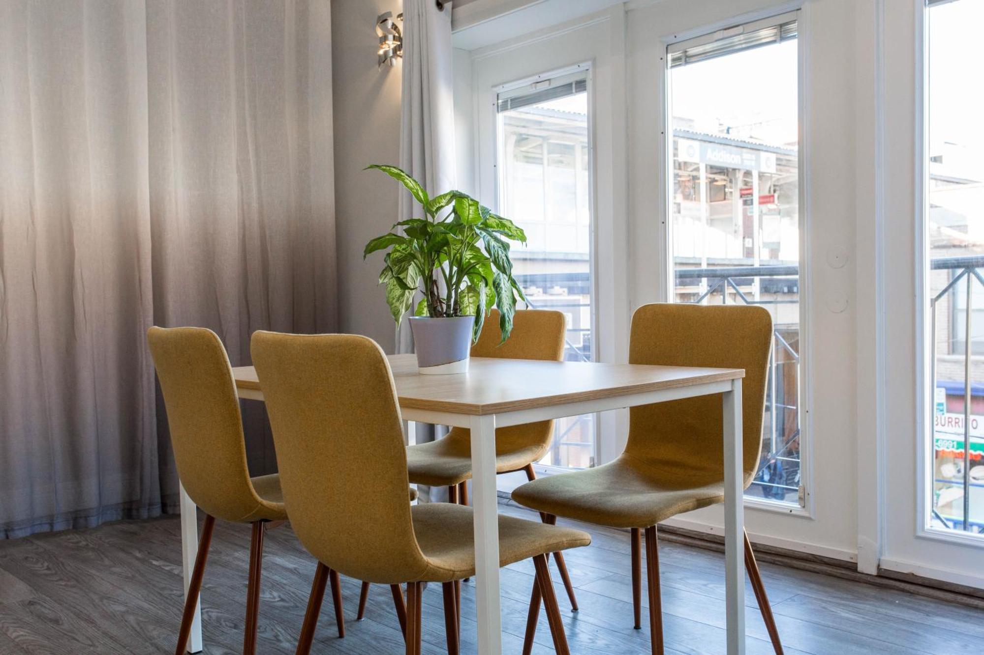The Double Play - 1 Min Walk To Wrigley! Spacious 2Br - Perfect For Cubs Fans! ชิคาโก ภายนอก รูปภาพ